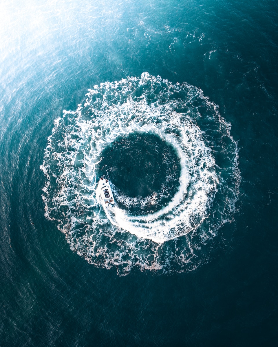 photo bateau mer spirale